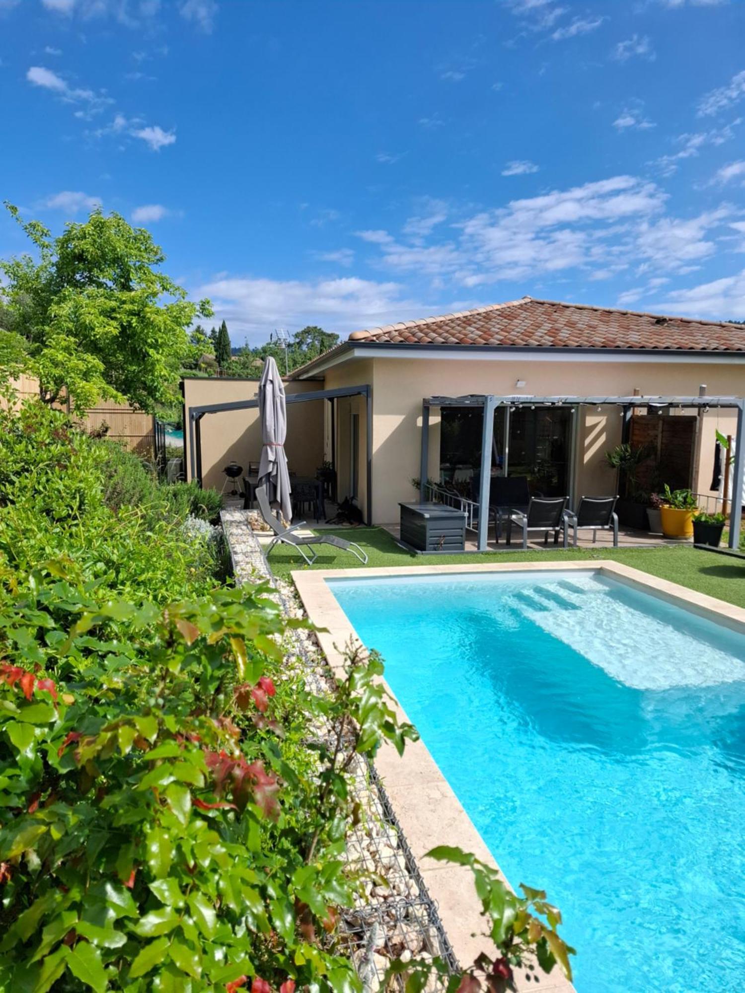 אובנה La Villa Des Papillons De Dugradus מראה חיצוני תמונה