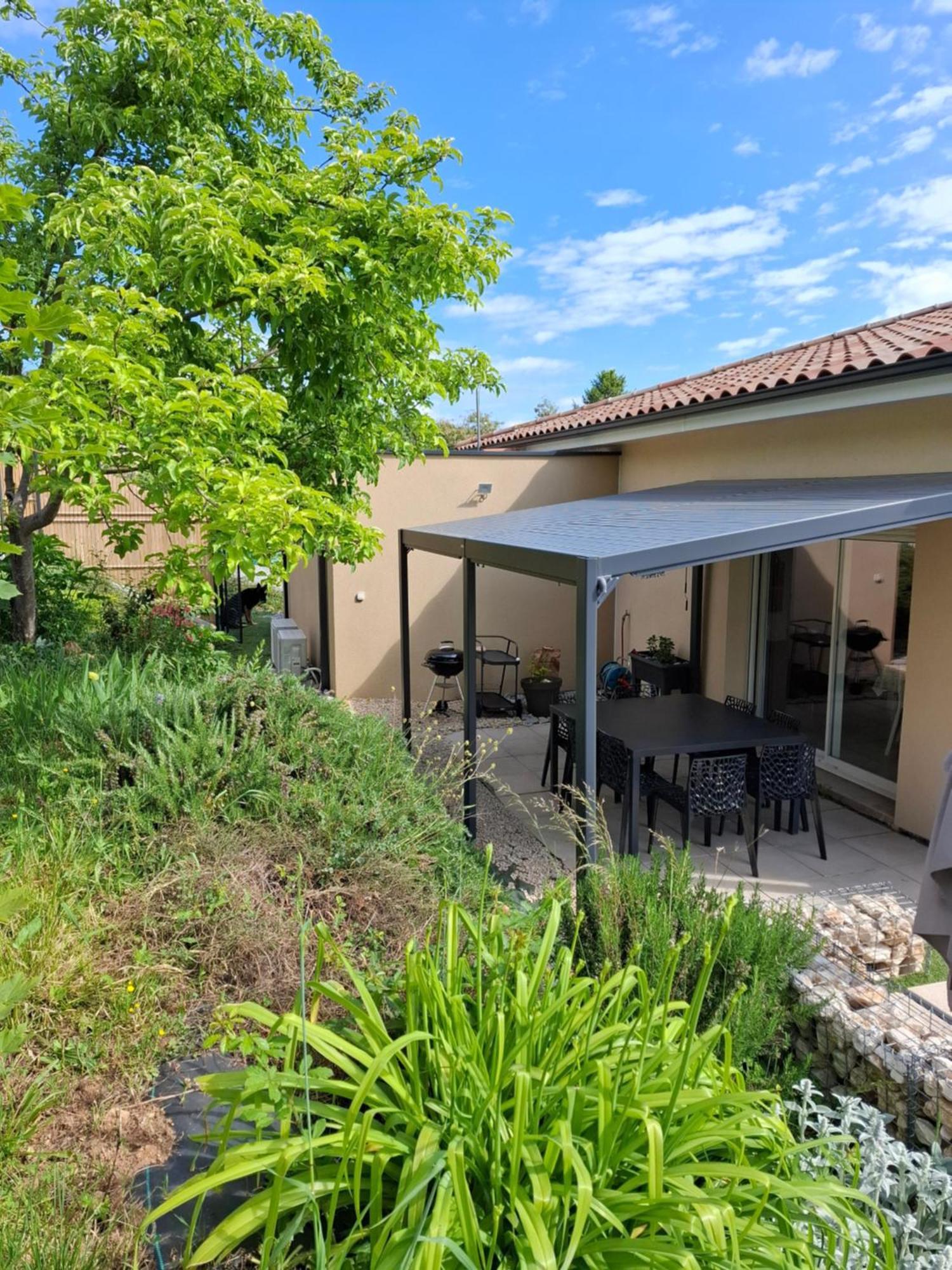 אובנה La Villa Des Papillons De Dugradus מראה חיצוני תמונה